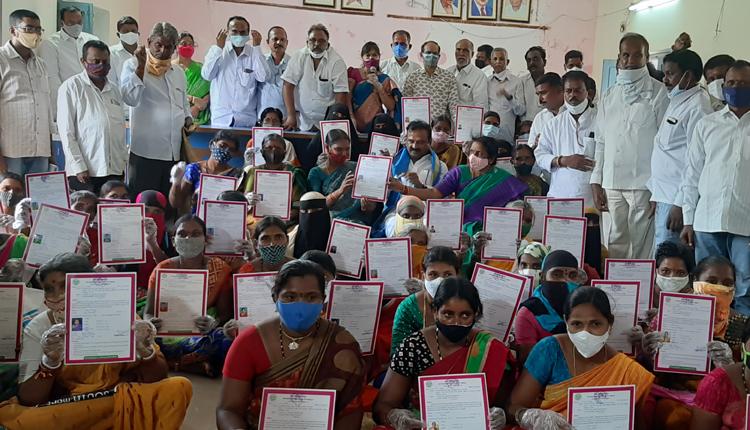 ఆత్మగౌరవంగా బతకాలె