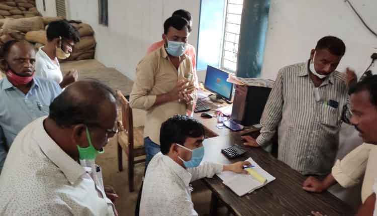 కంచే చేను మేస్తే ఎలా?