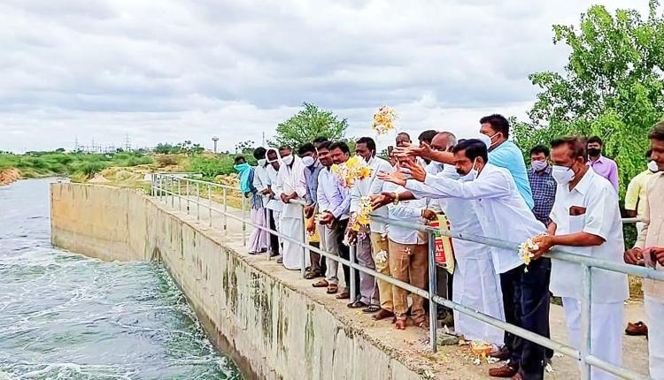 వానకాలం పంటలకు సమృద్ధిగా సాగునీరు