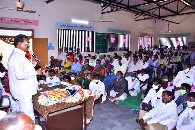 రైతుల సంఘటితం కోసమే రైతు వేదికలు