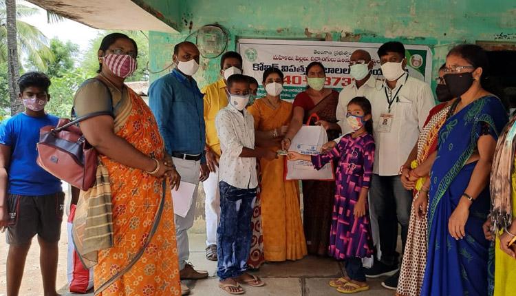 బాధిత కుటుంబాలకు దాతల సాయం