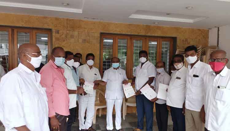 తెలంగాణ ఆత్మ గౌరవాన్ని తాకట్టు పెట్టిన ఈటల