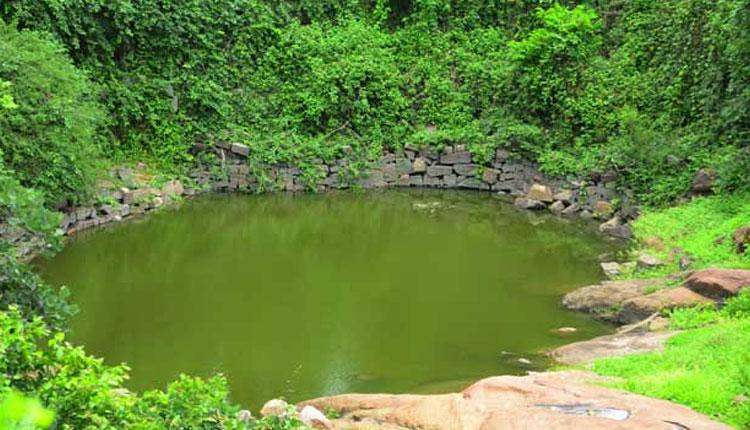 ఉబుకుతున్న పాతాళగంగ