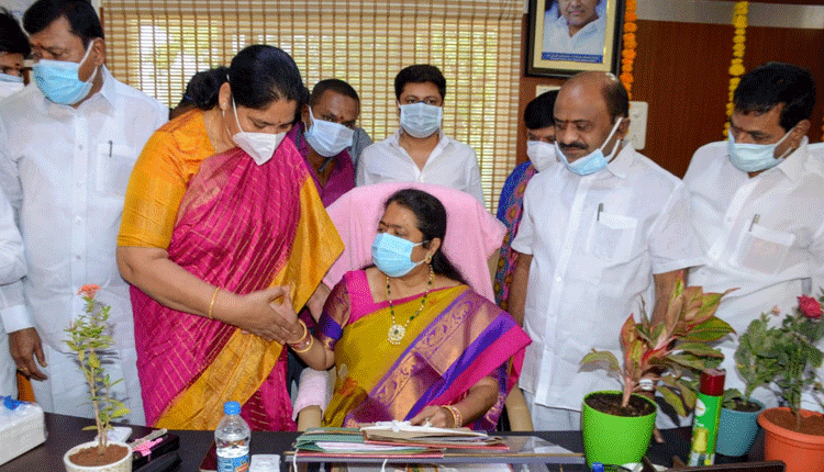 ప్రజల నమ్మకాన్ని పెంచేలా పాలన అందించాలి