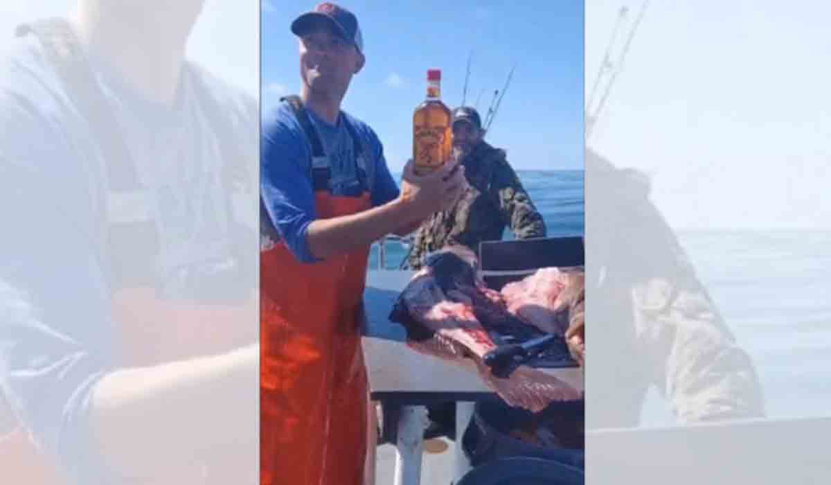 మ‌త్స్య‌కారుడికి జాక్‌పాట్.. చేప క‌డుపులో విస్కీ ఫుల్ బాటిల్‌