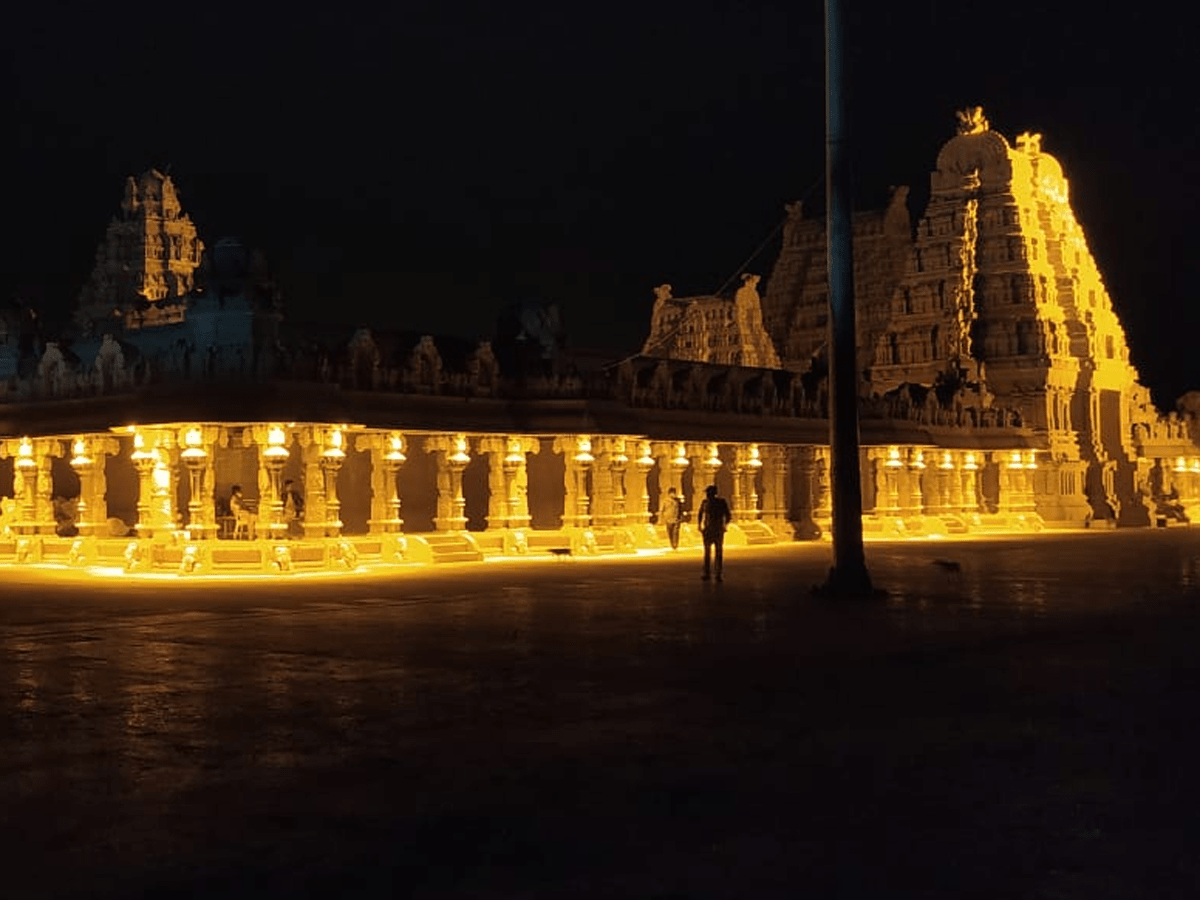 యాదాద్రిలో పసిడి కాంతుల ధ‌గ‌ధ‌గ‌