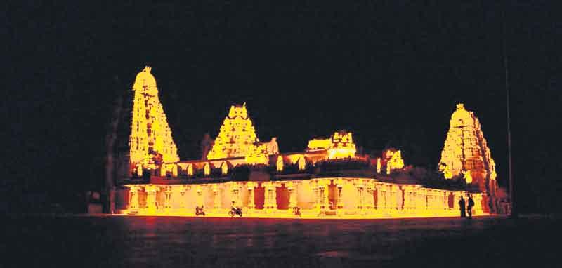 పసిడి కాంతుల యాదాద్రి