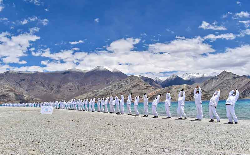 కరోనా పోరులో యోగా ఆశాకిరణం