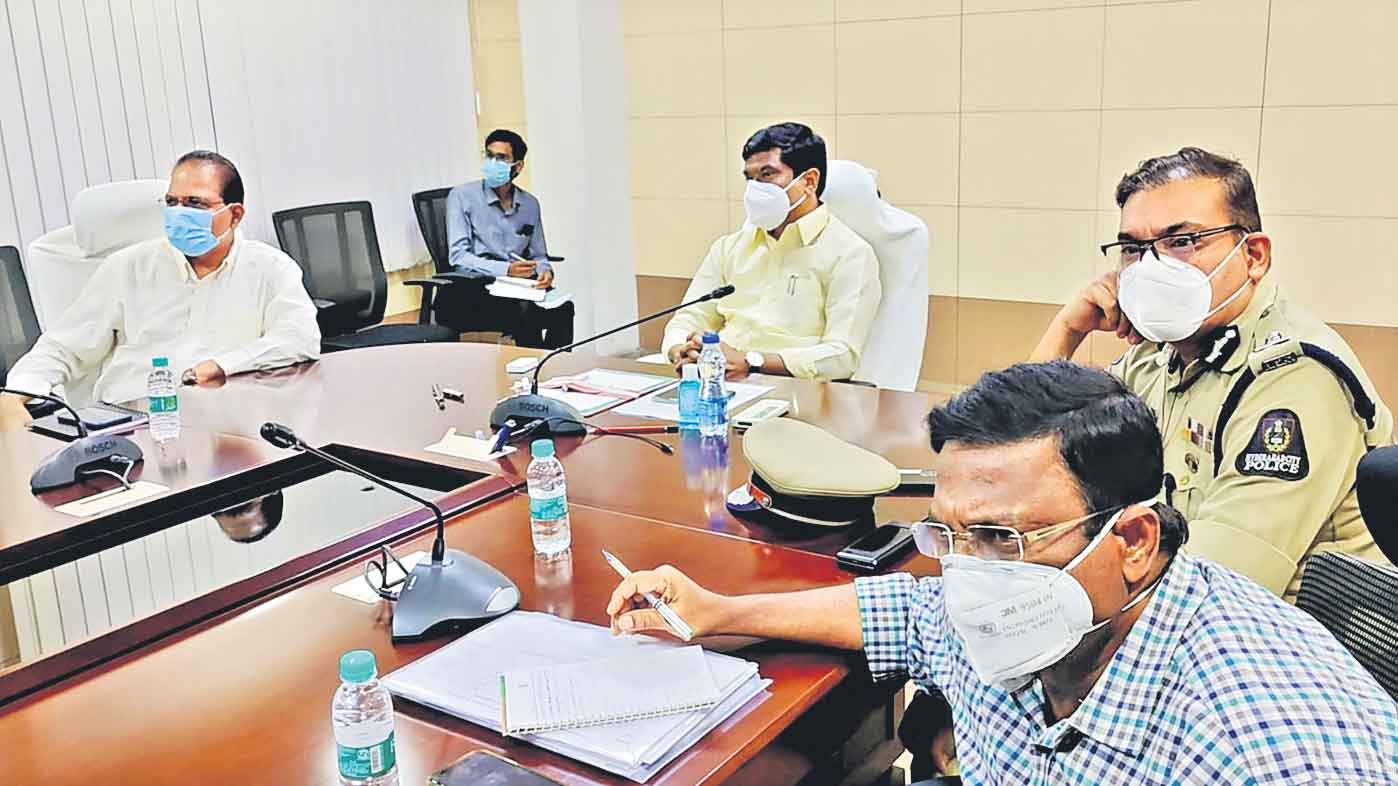 వరంగల్‌ దవాఖాన డిజైన్‌ పరిశీలన