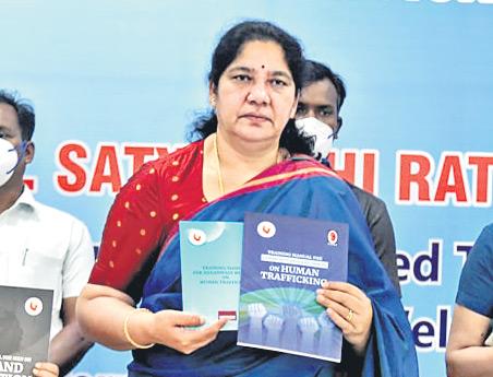 అంగన్‌వాడీలే సోషల్‌ పోలీస్‌