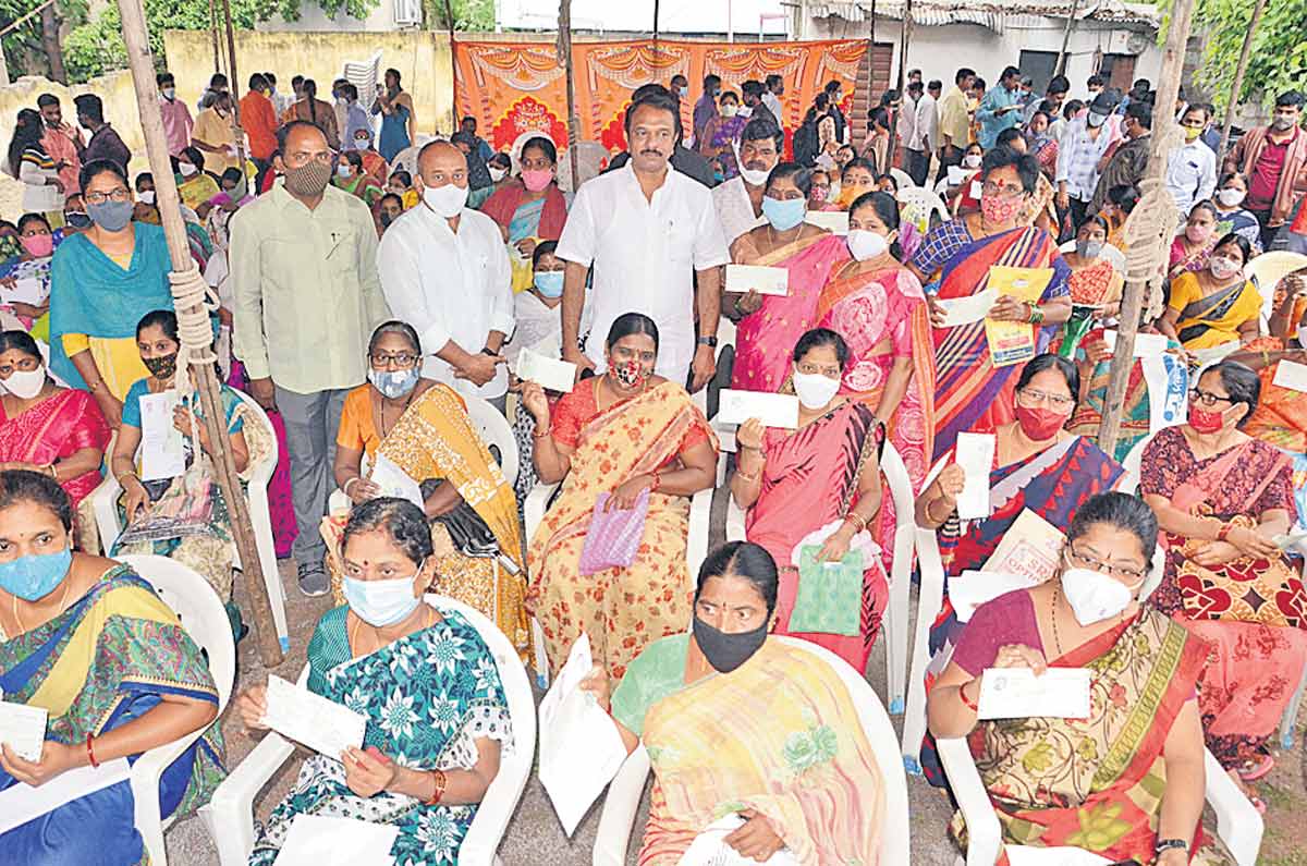 దళితుల జీవితాల్లో వెలుగులు