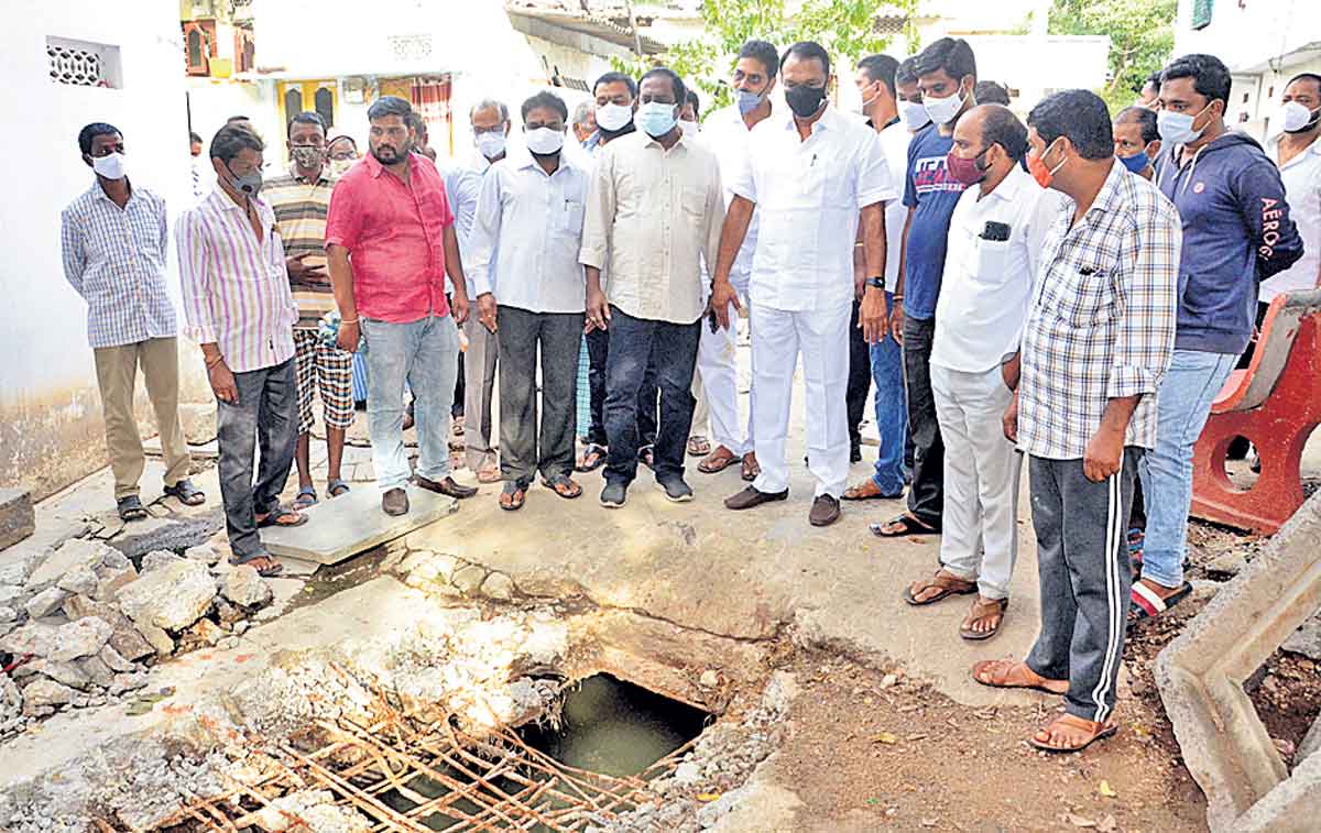 సమస్యల పరిష్కారానికి కృషి