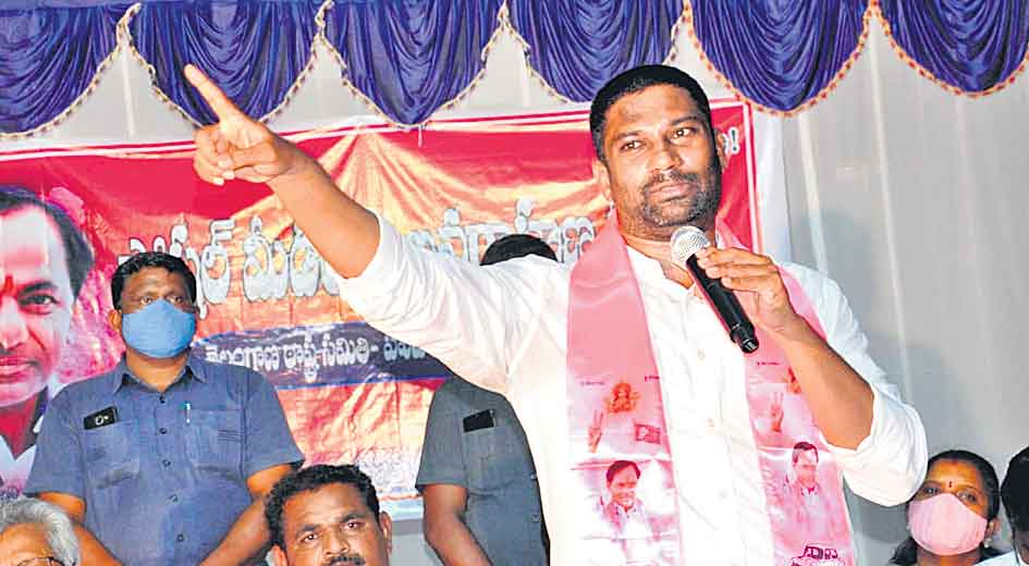 ‘బండి’ నీ పాదయాత్ర ఢిల్లీలో చెయ్యి