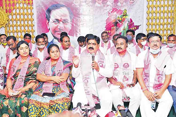 ఈటలది నియంత పోకడ