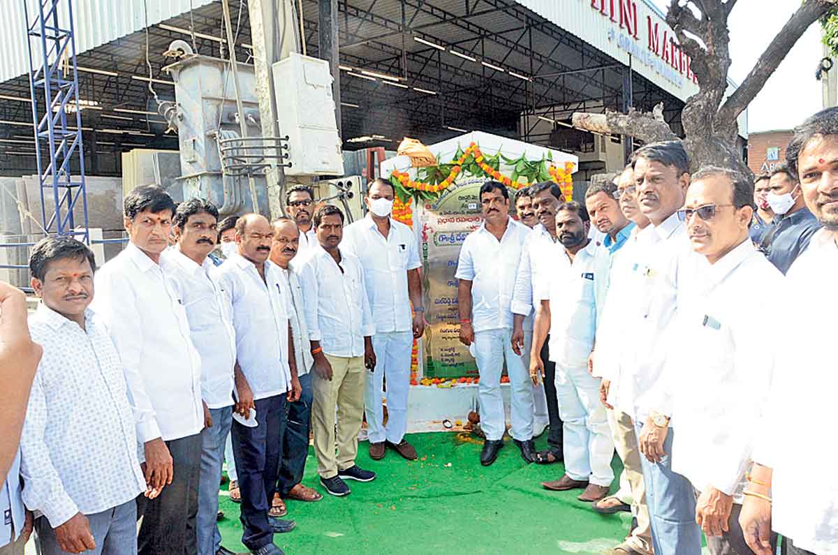 రాజకీయాలకు అతీతంగా అభివృద్ధి