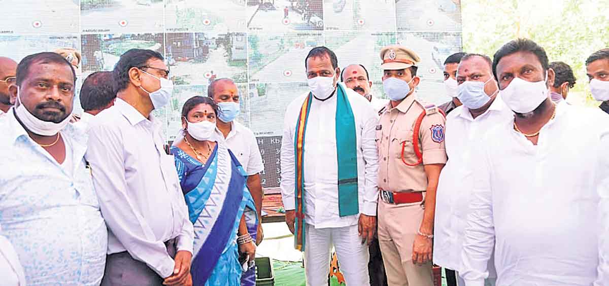 పట్టణాలకు దీటుగా పల్లెలు అభివృద్ధి