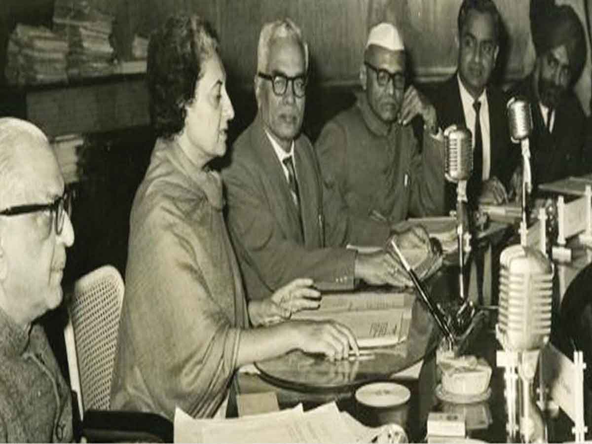 చరిత్రలో ఈరోజు.. 14 బ్యాంకులను జాతీయం చేసిన ఇందిరాగాంధీ