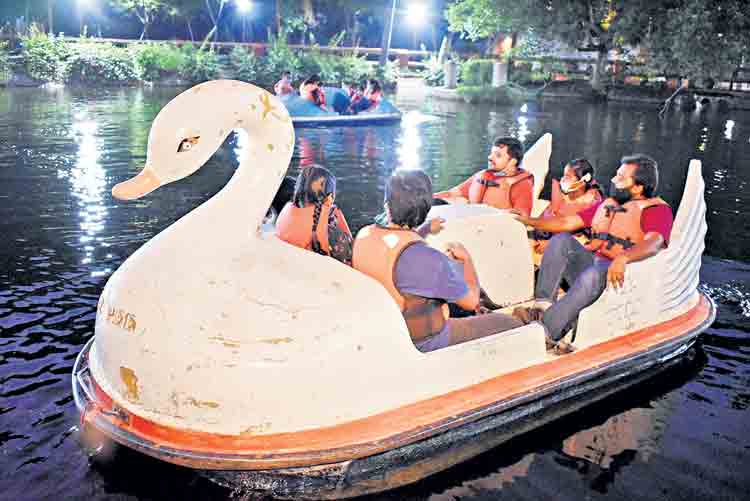 టూర్‌కు పోవుడే!