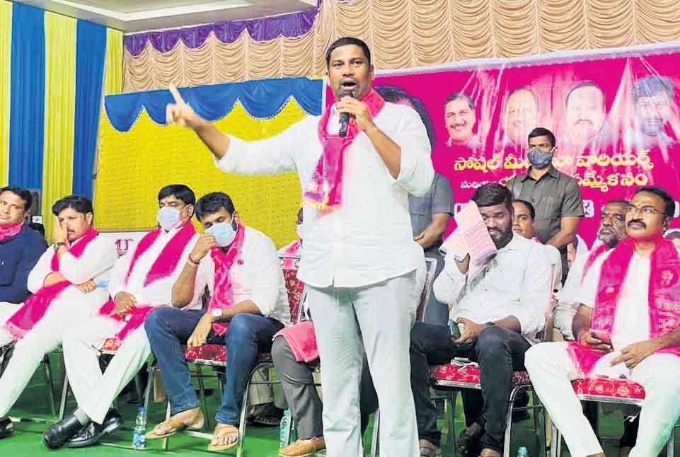 దొంగలతో ఈటల దోస్తానా