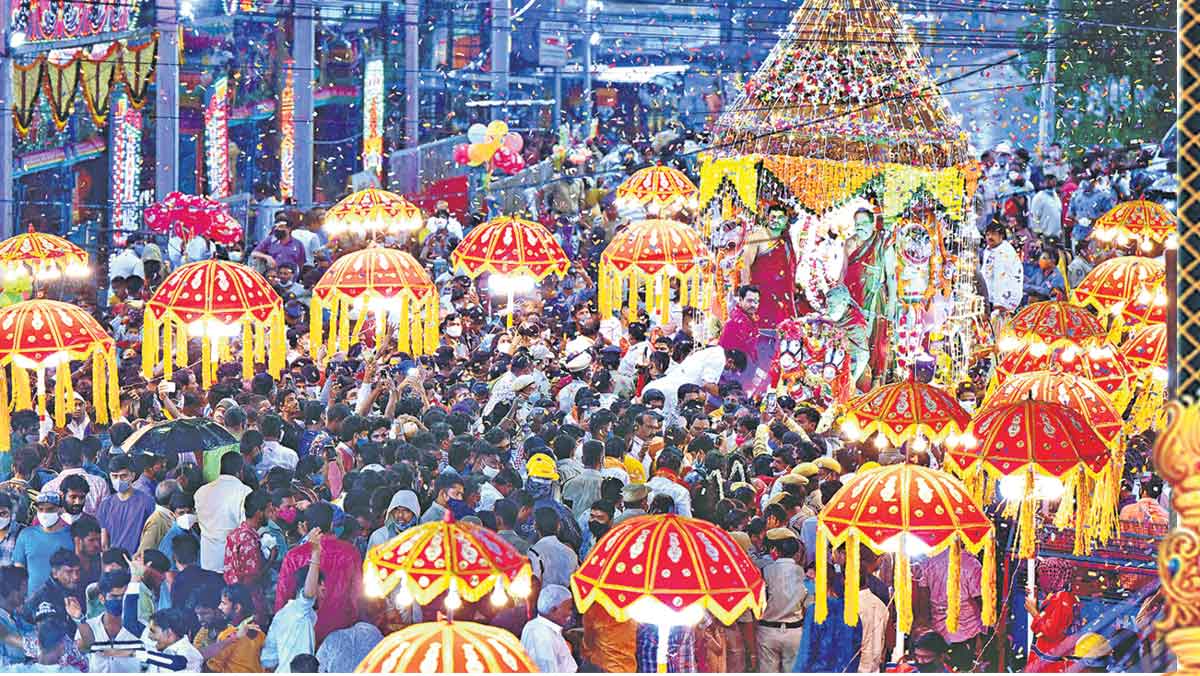 వైభవంగా బల్కంపేట ఎల్లమ్మ రథోత్సవం