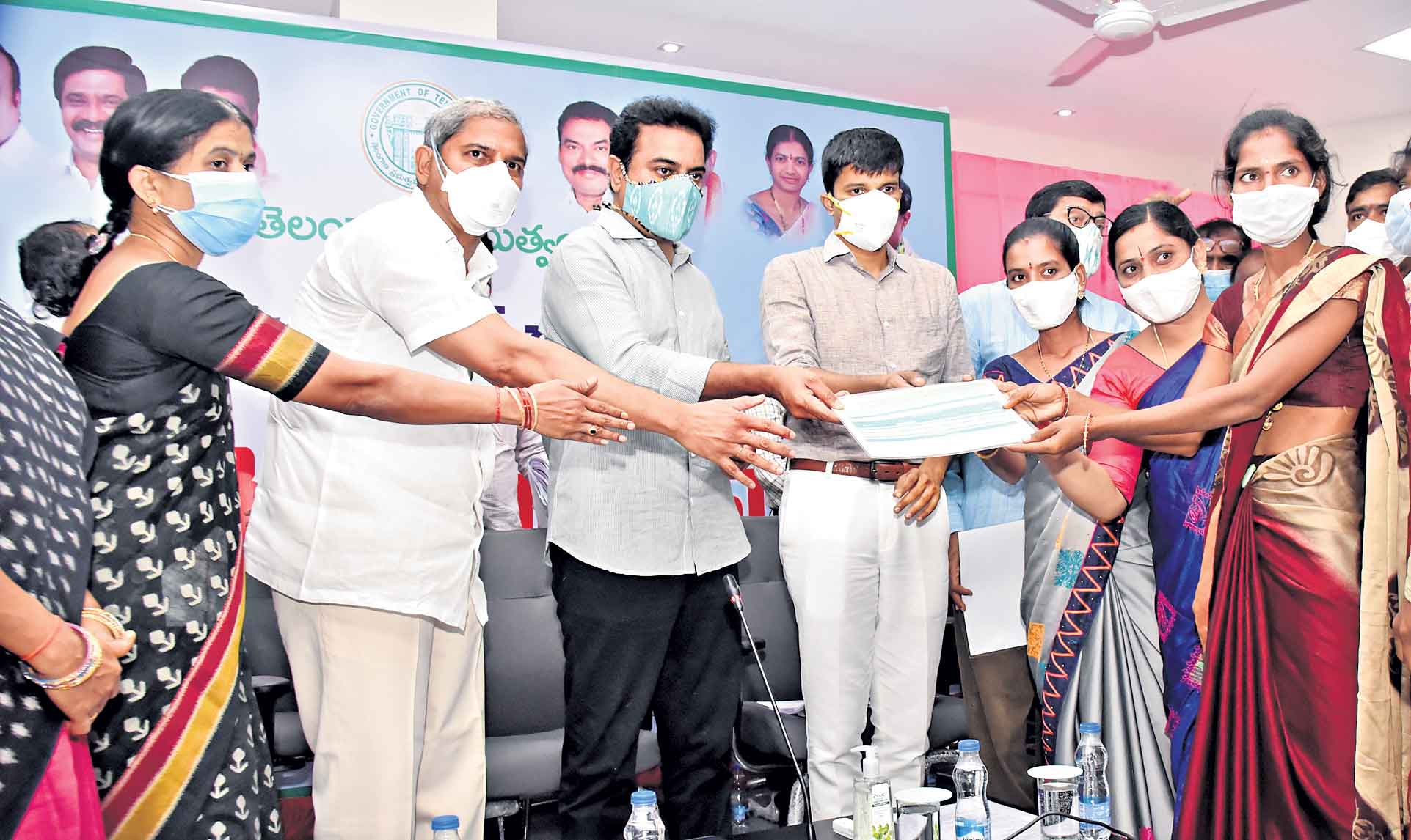 అర్హులందరికీ కార్డులు