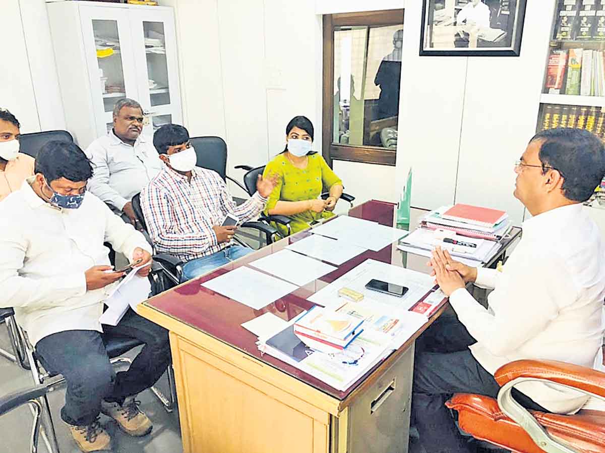 అభివృద్ధి పనులు వేగవంతం చేయండి