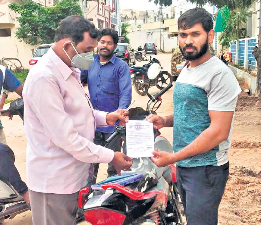 చెట్టుపై వేటు.. 2500 జరిమానా