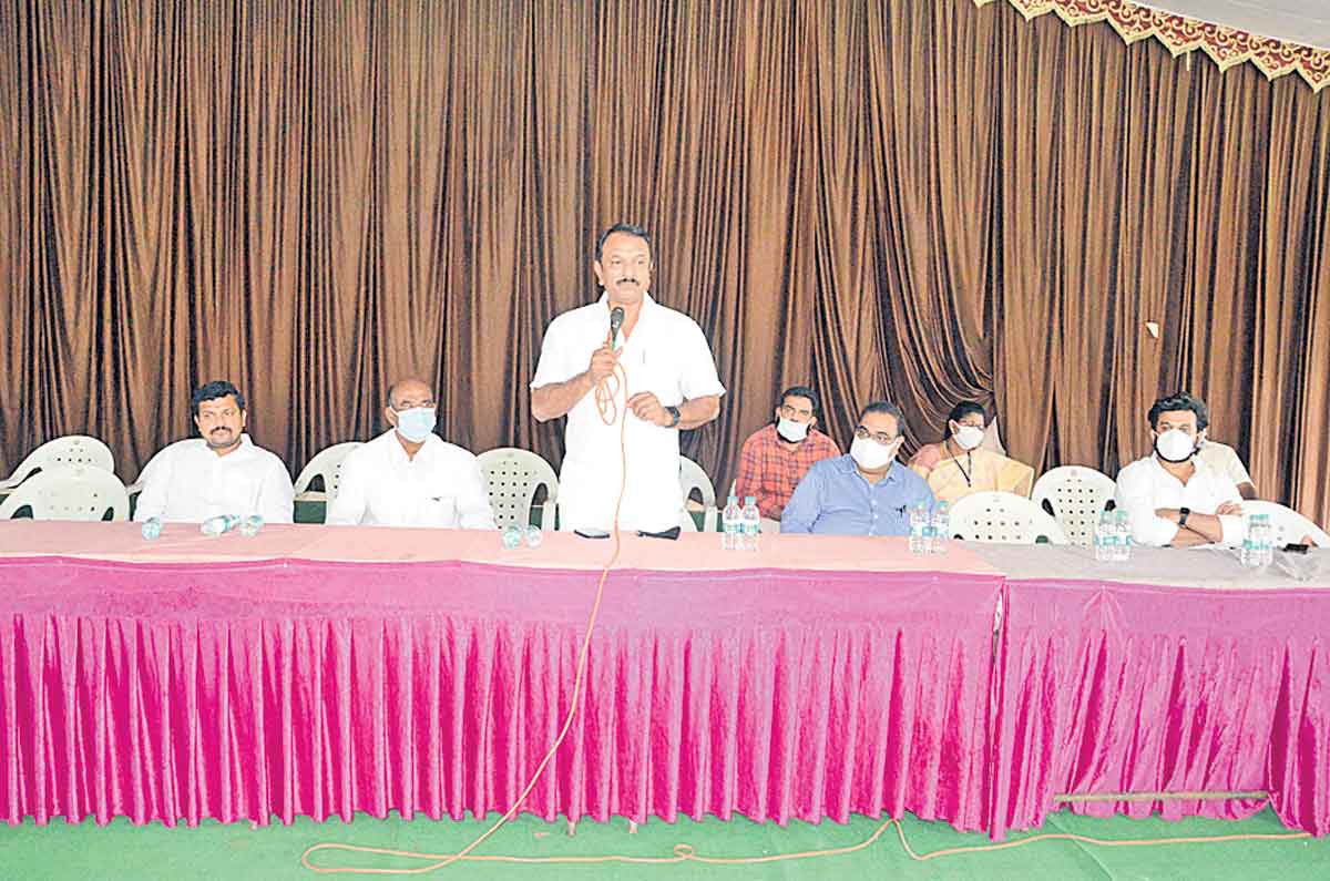 రద్దీకి అనుగుణంగా కొత్త రోడ్లు