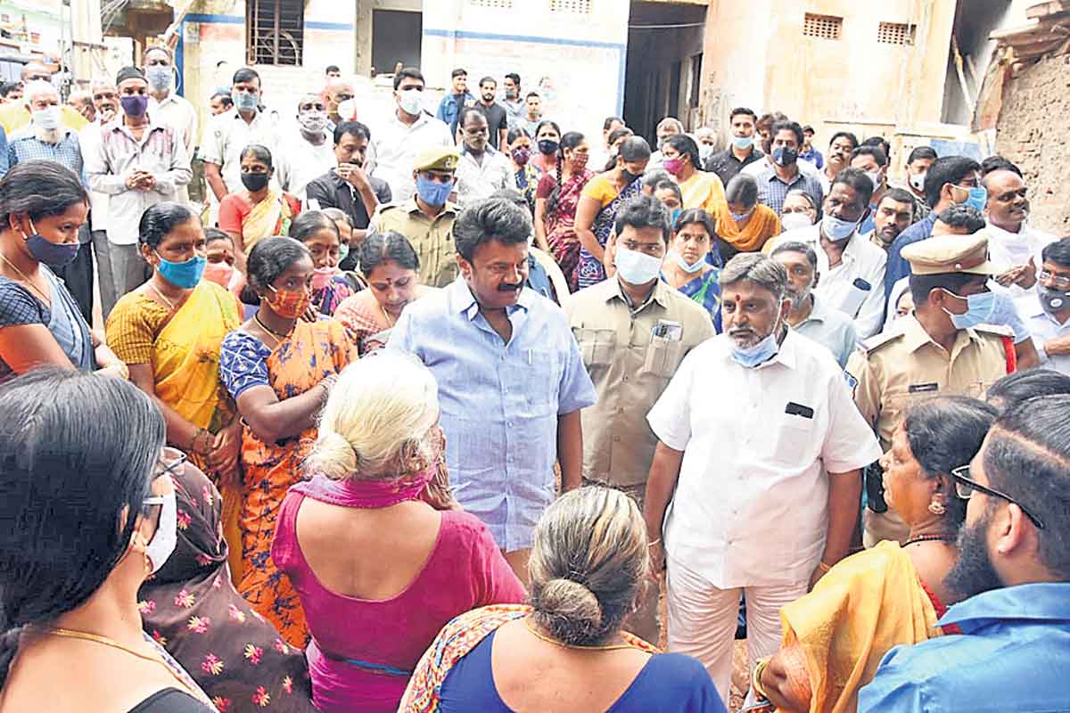 సమస్యలు పరిష్కరిస్తాం