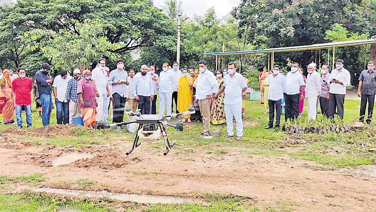 డ్రోన్‌ సాయంతో విత్తనాలు