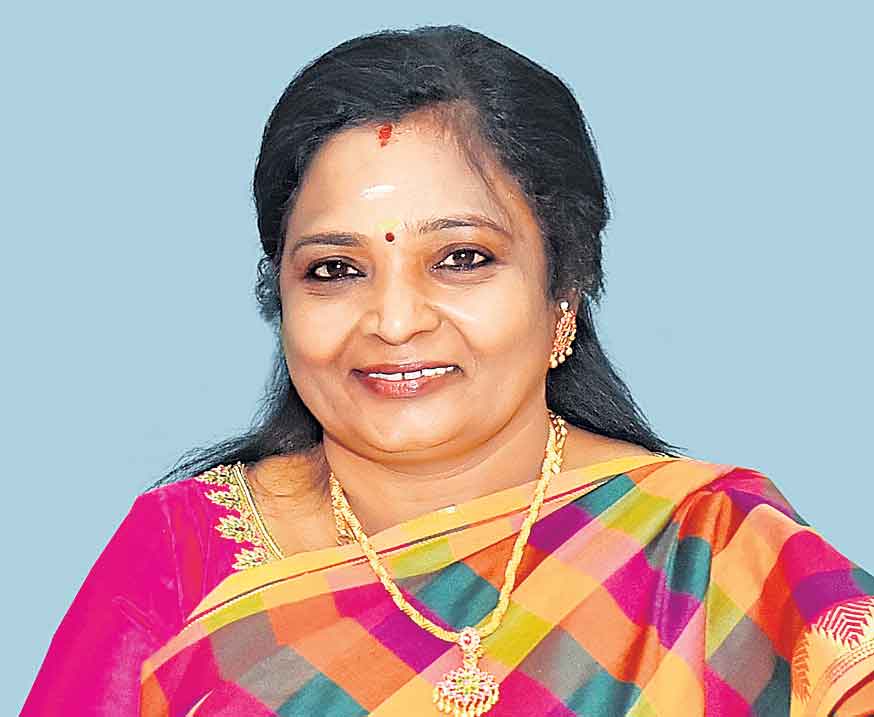 గిరిజనులతో కలిసి టీకా తీసుకోనున్న గవర్నర్‌