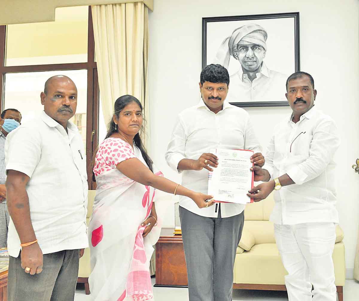 మాట నిలబెట్టుకున్న ఎంపీ