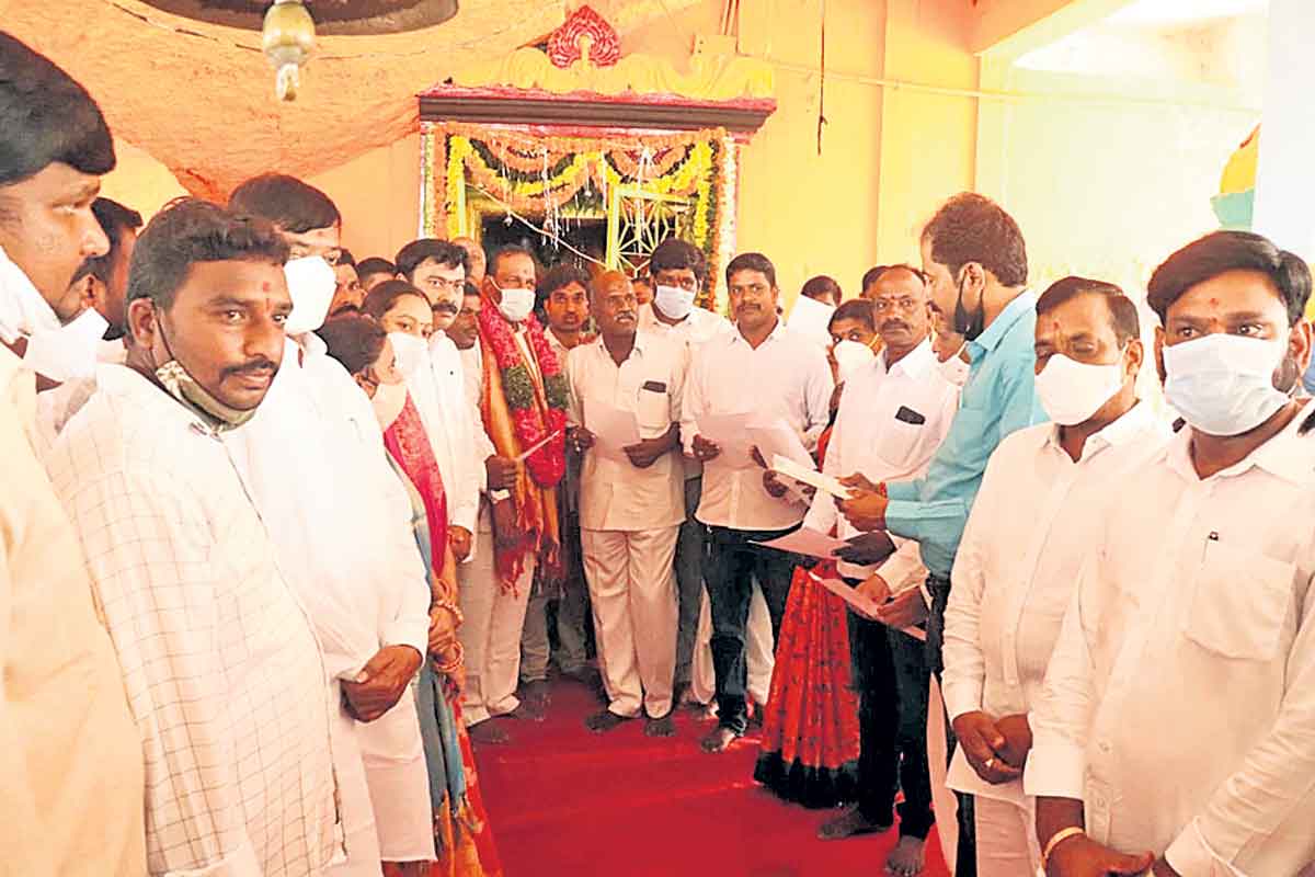 సీఎం దత్తత మండలాన్ని అభివృద్ధి చేస్తాం