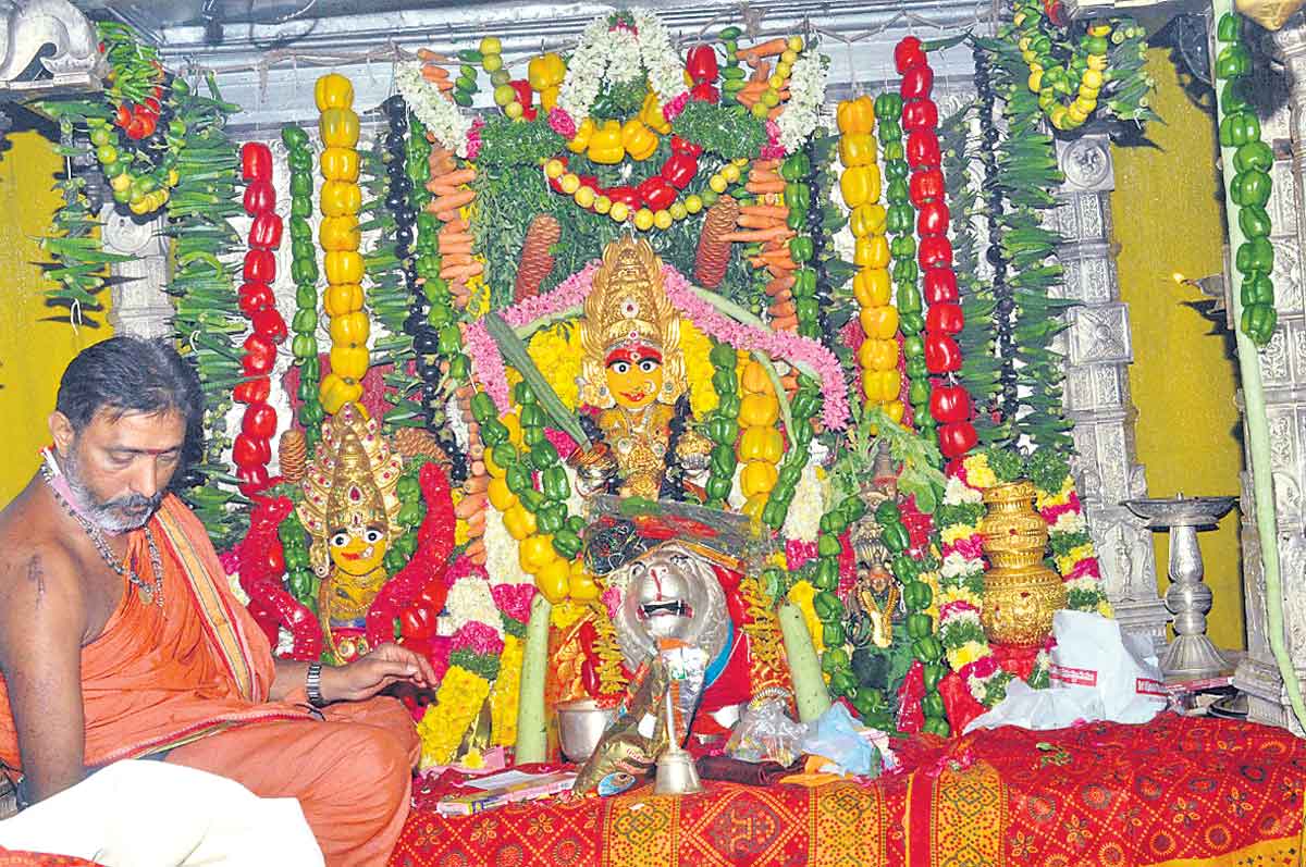 శాకాంబరిగా ఉజ్జయినీ మహంకాళి