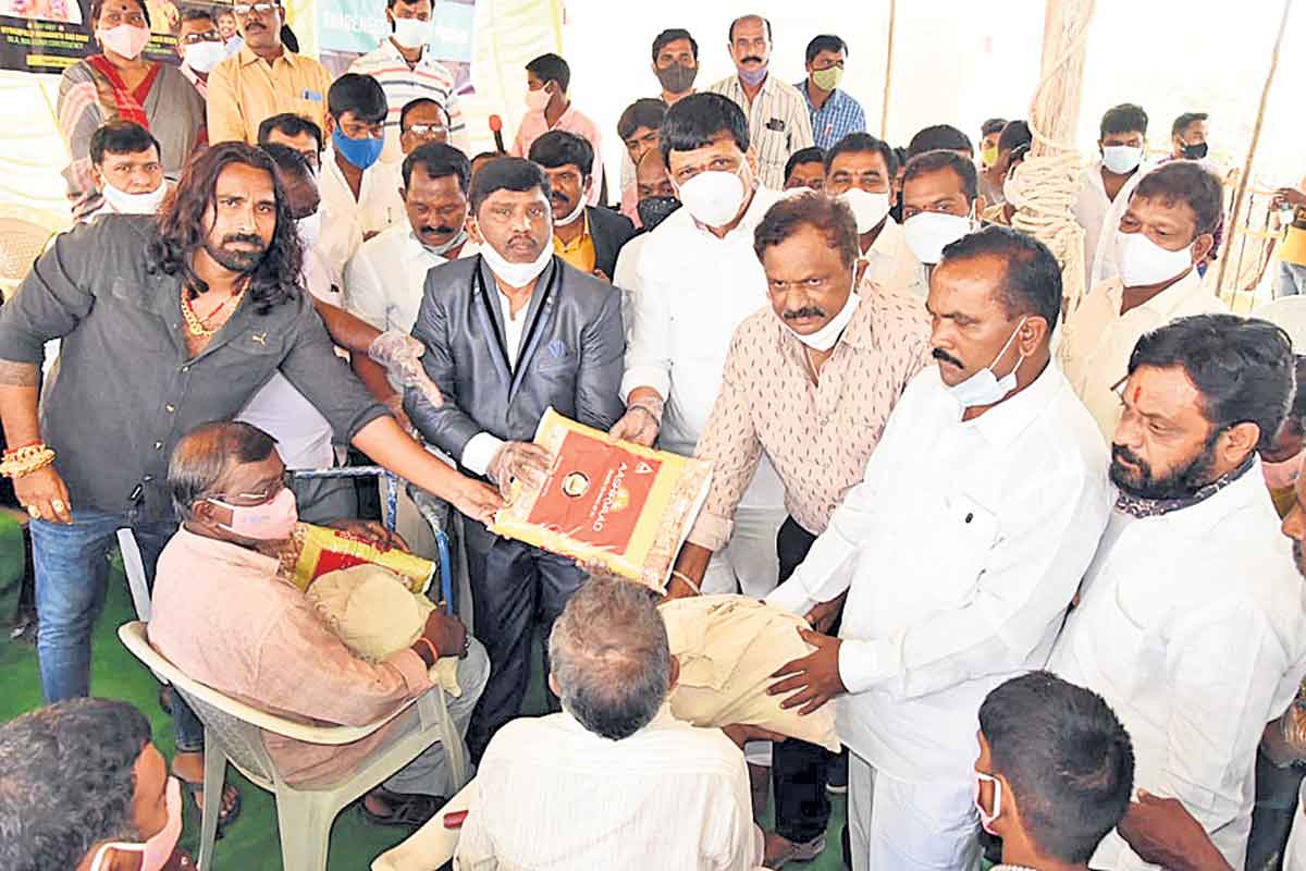 సరుకులందజేయడం అభినందనీయం