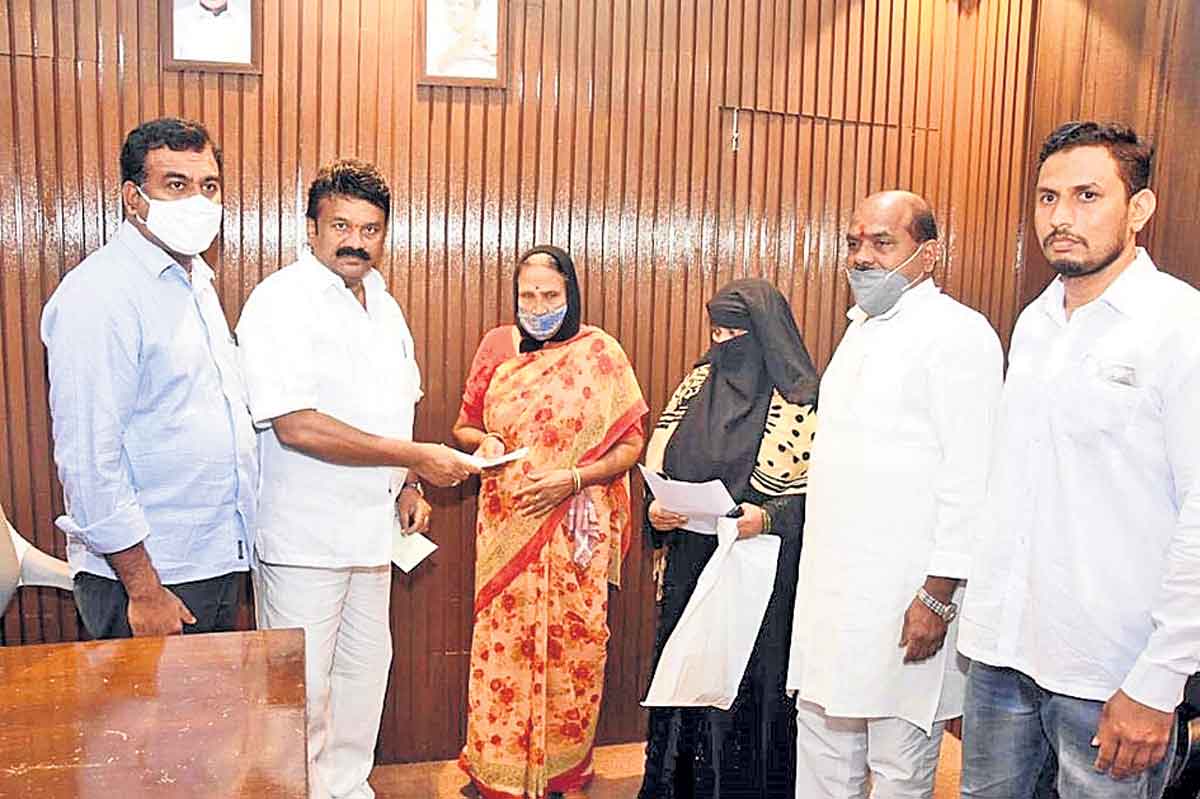 సంక్షేమ పథకాలు దేశానికే ఆదర్శం