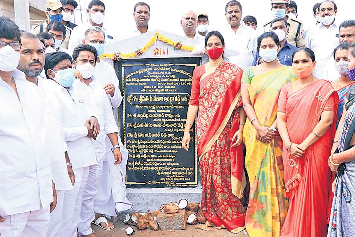 తండాల రూపురేఖలు మారుస్తాం