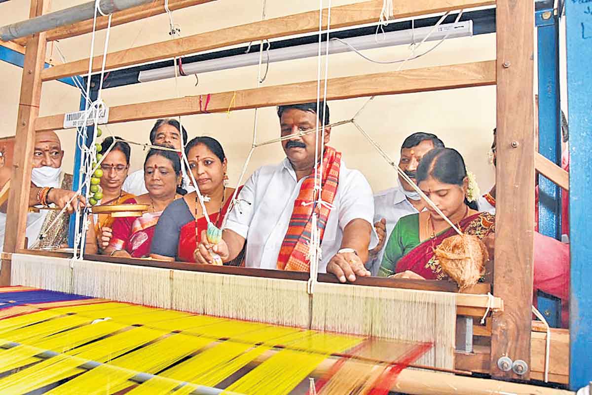 ఉజ్జయినీ మహంకాళికి పట్టుచీర తయారీ ప్రారంభం