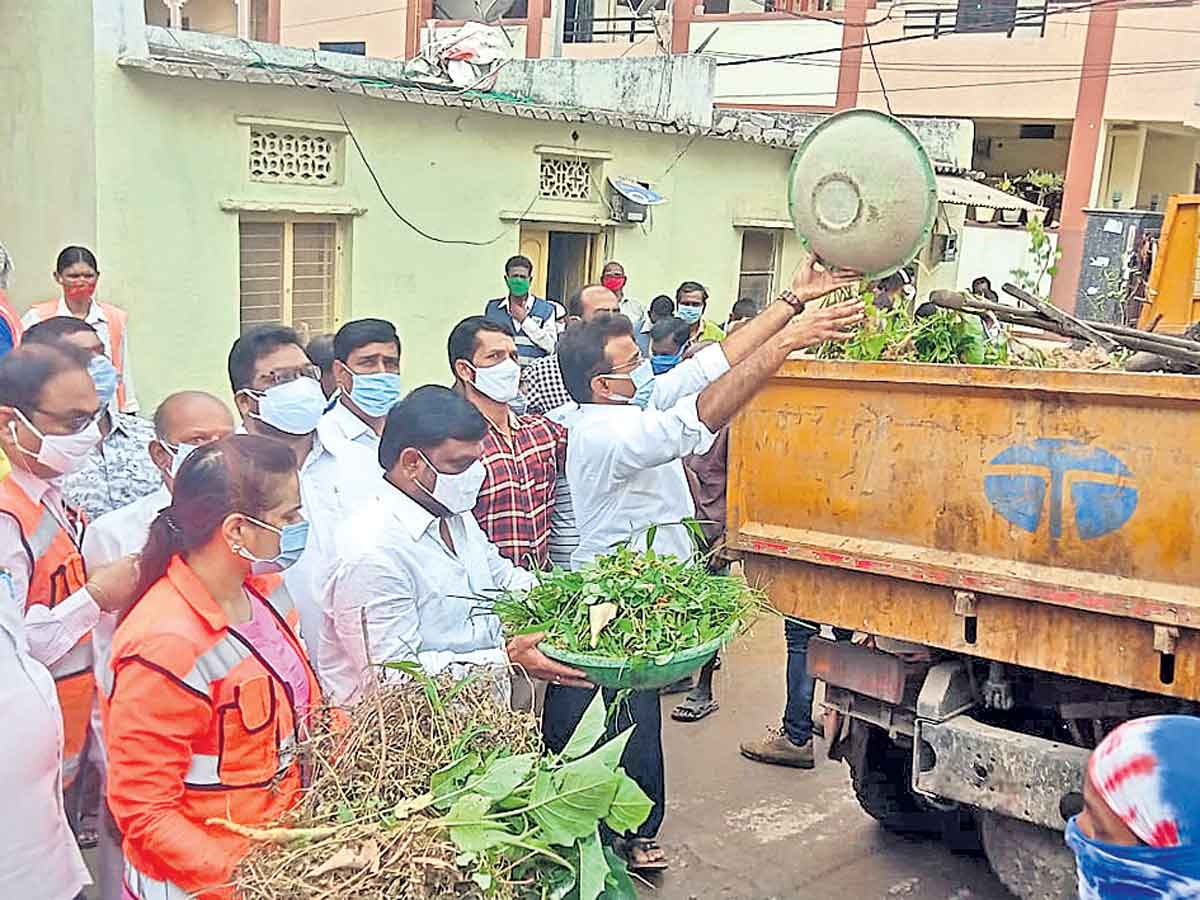 పర్యావరణాన్ని పరిరక్షించాలి