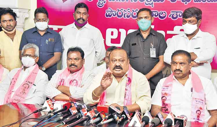 ఓటమి భయంతో ఈటల డ్రామా