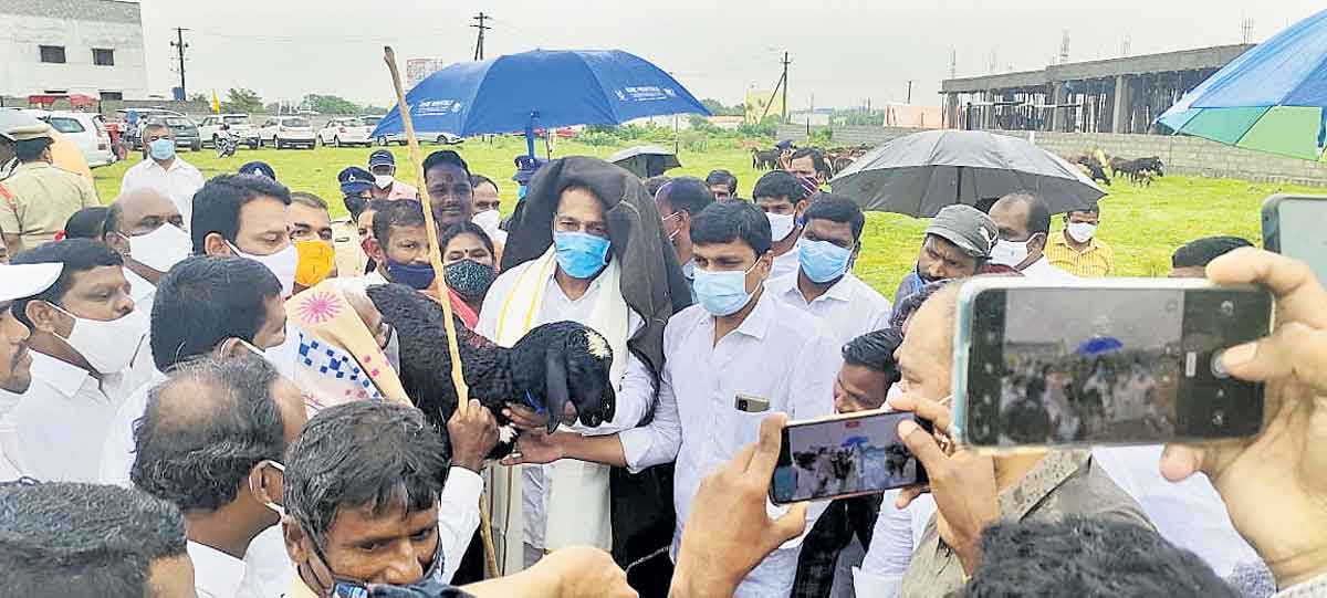 కులవృత్తులకు అండగా ప్రభుత్వం