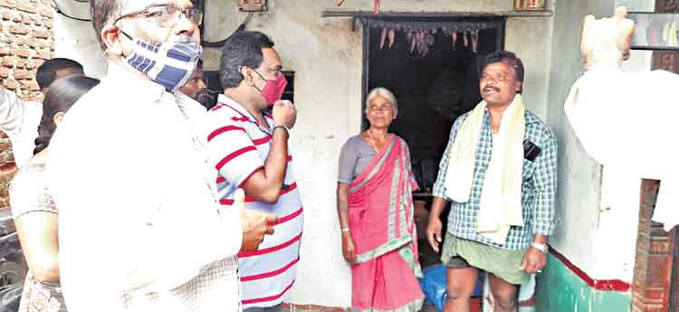 నకిలీ పత్రాలతో రైతుబీమా కొట్టేశారు