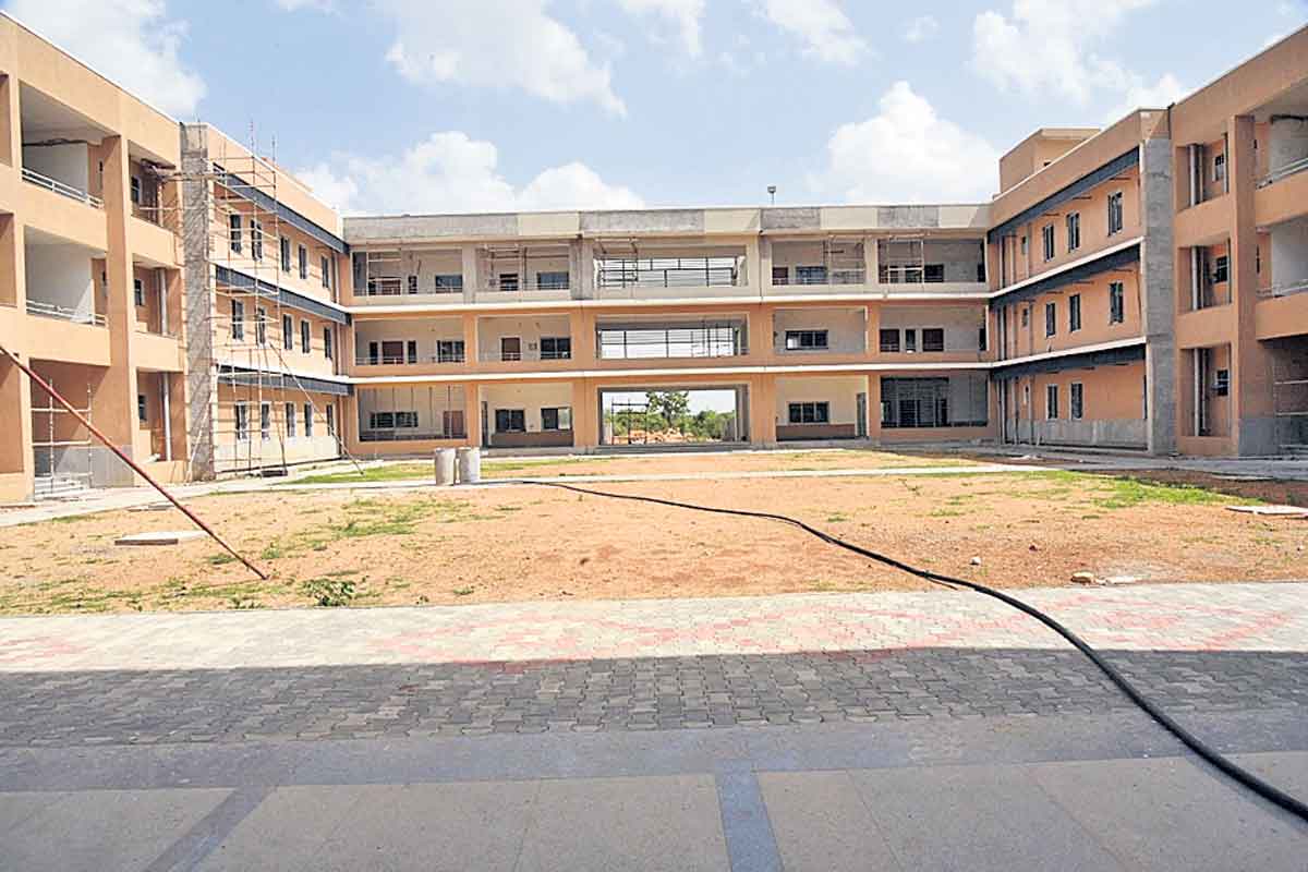 సర్వాంగ సుందరంగా సమీకృత కలెక్టరేట్‌..