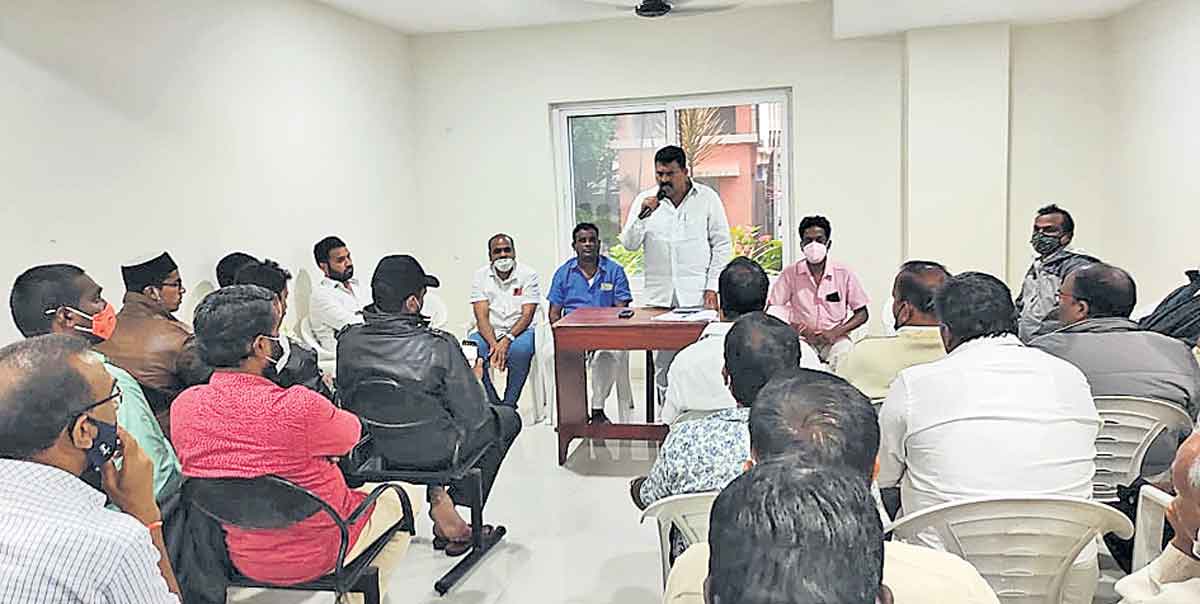 పెద్ద ఎత్తున మొక్కలు నాటాలి