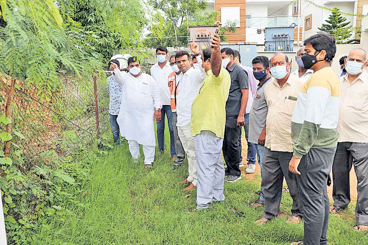 వరద నీటి కాల్వను పునర్నిర్మించాలి