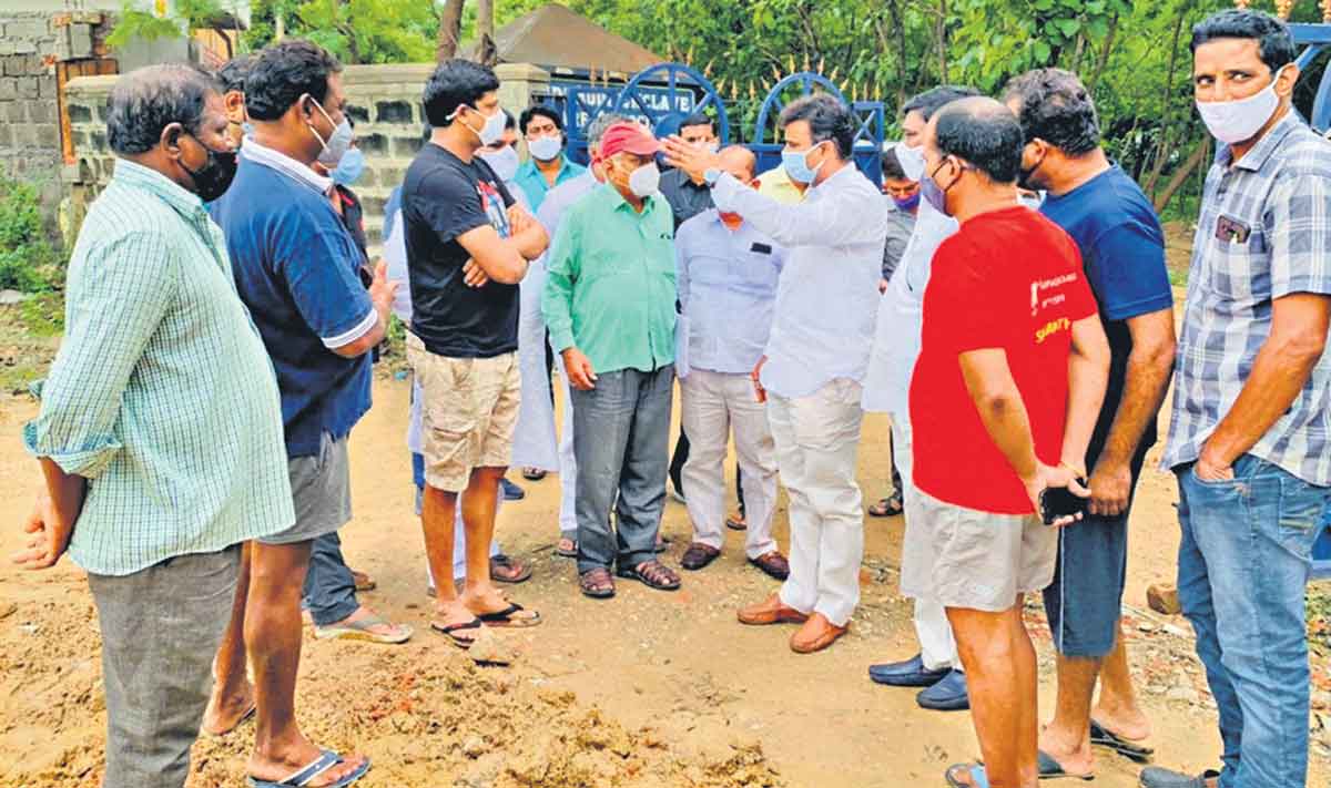 ప్రజలకు ఇబ్బందులు లేకుండా చూడాలి