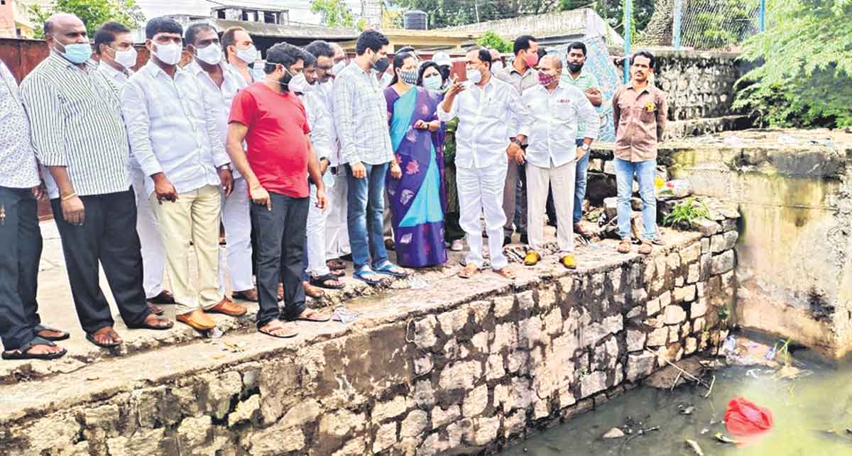 వరదనీటి సమస్యల పరిష్కారానికి చర్యలు