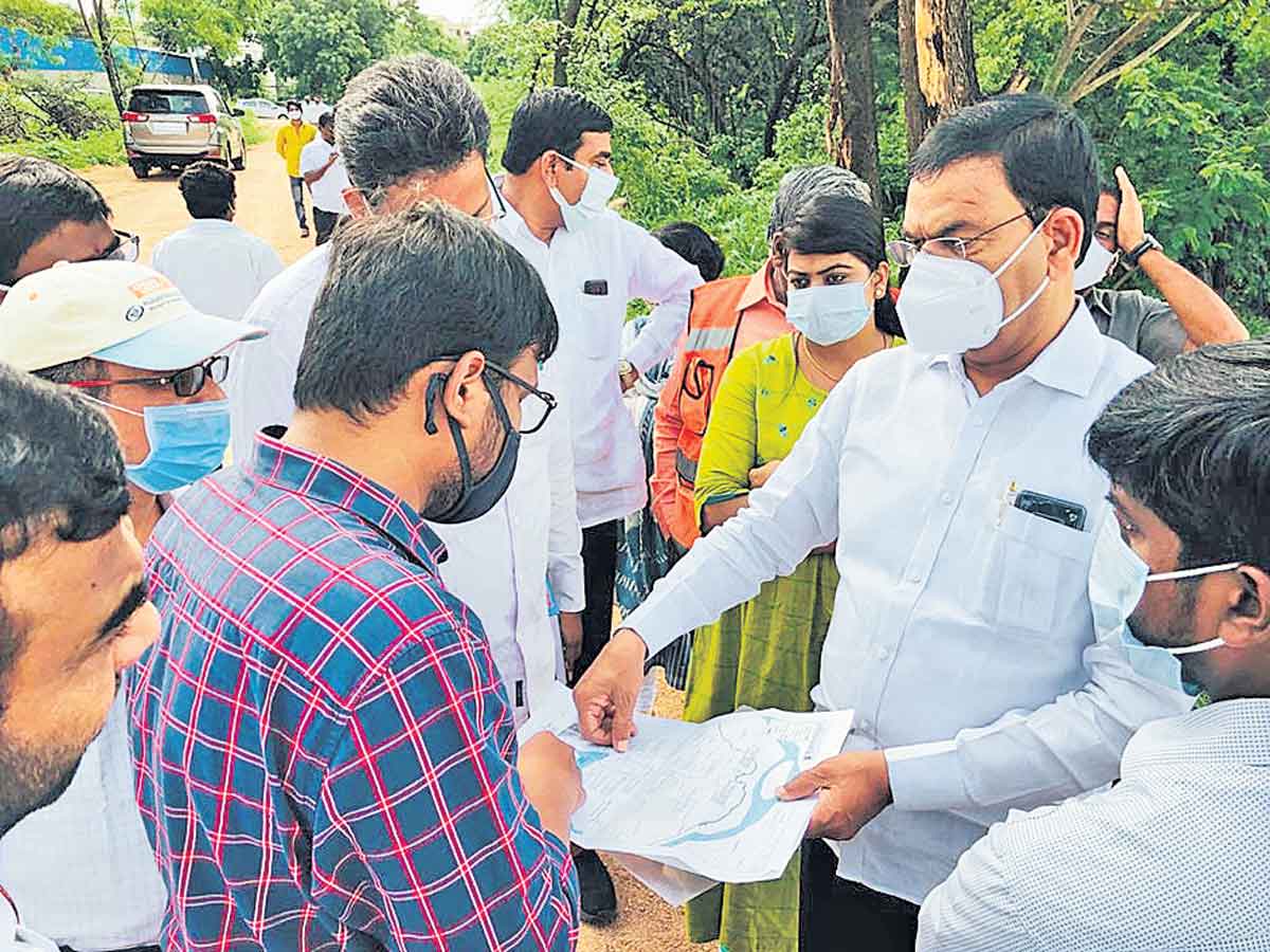 వరదనీరు ఇండ్లలోకి రాకుండా చర్యలు : ఎమ్మెల్యే వెంకటేశ్‌