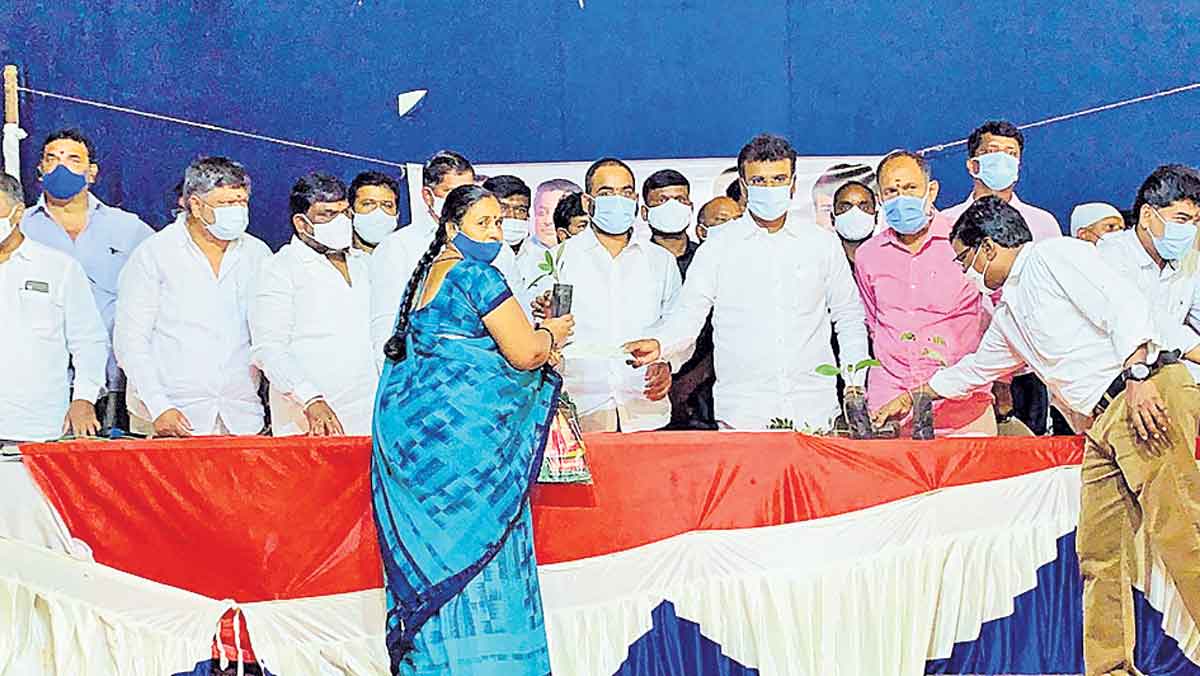 కల్యాణలక్ష్మి చెక్కులు అందజేత