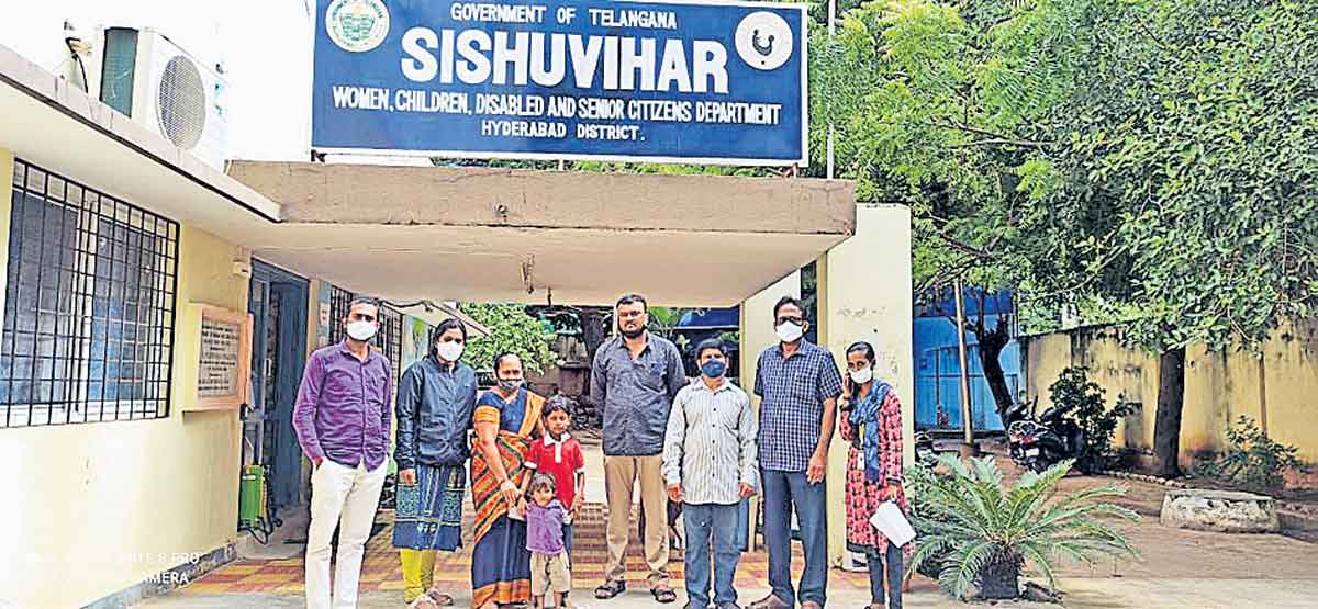 తల్లి లేదు.. తండ్రి రాడు